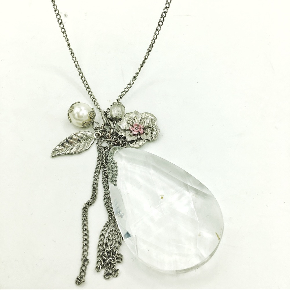 Chain neklace with multiple pendant